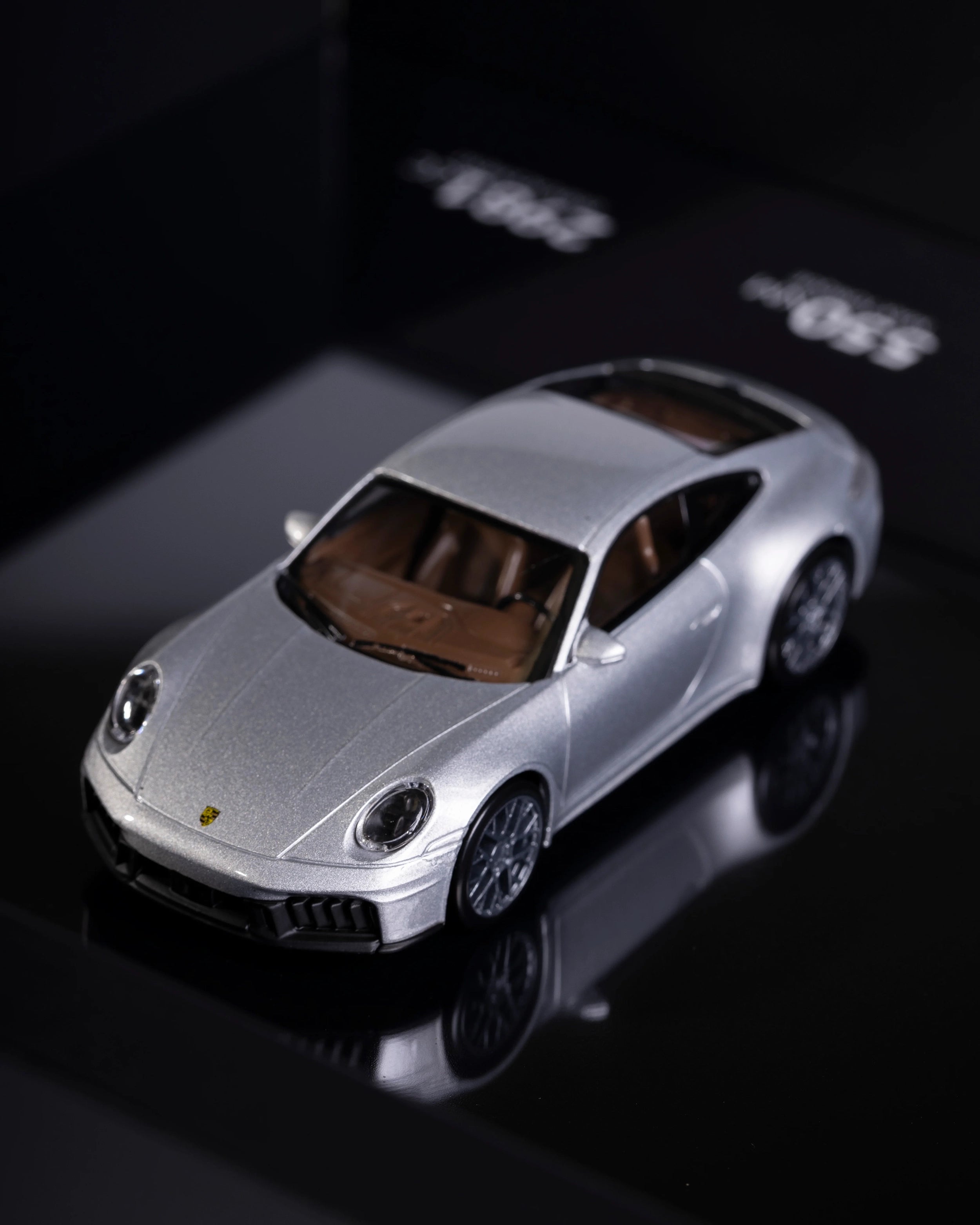 Porsche 911 GTS - 1:43
