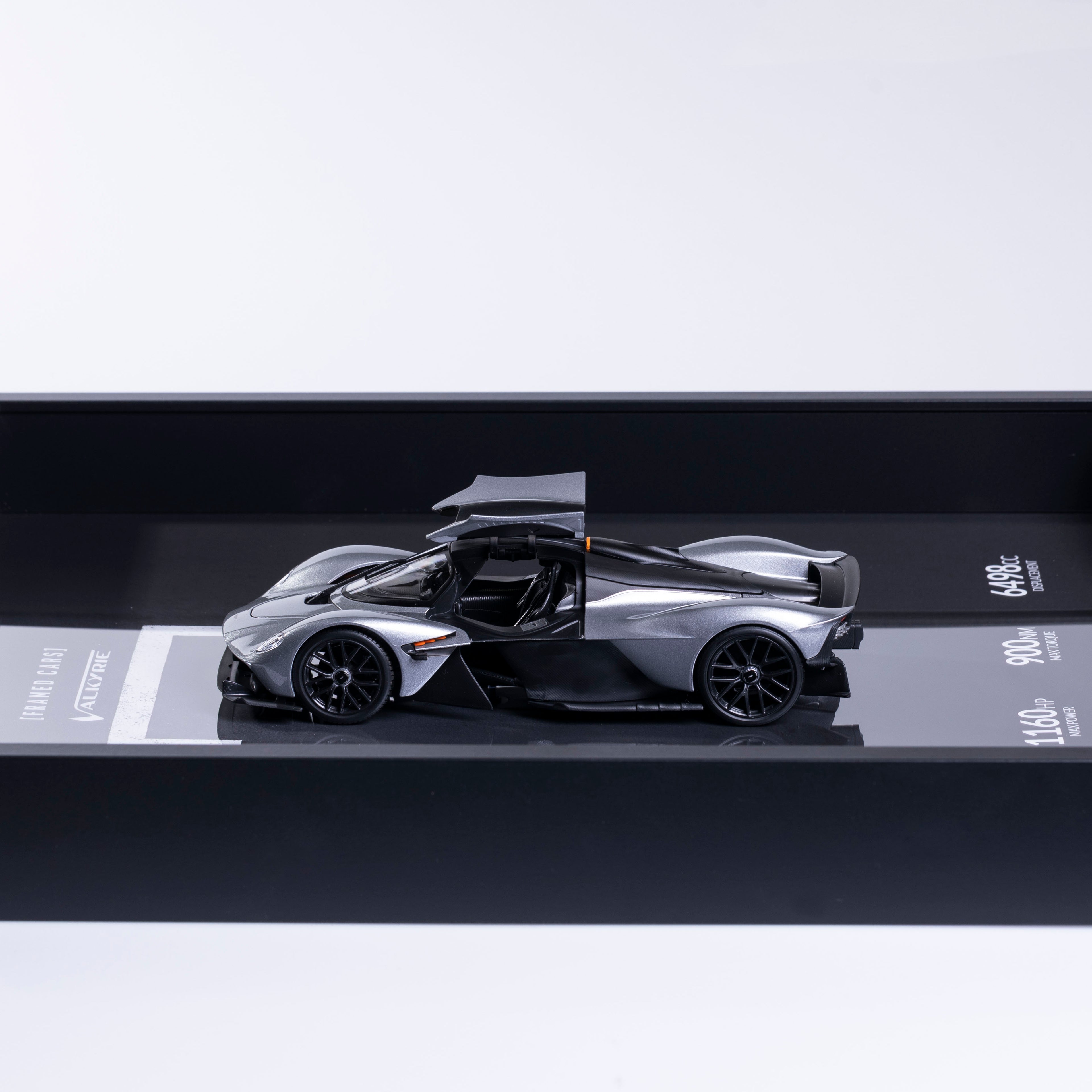 Aston Martin Valkyrie Ethanol Silver - 1:18