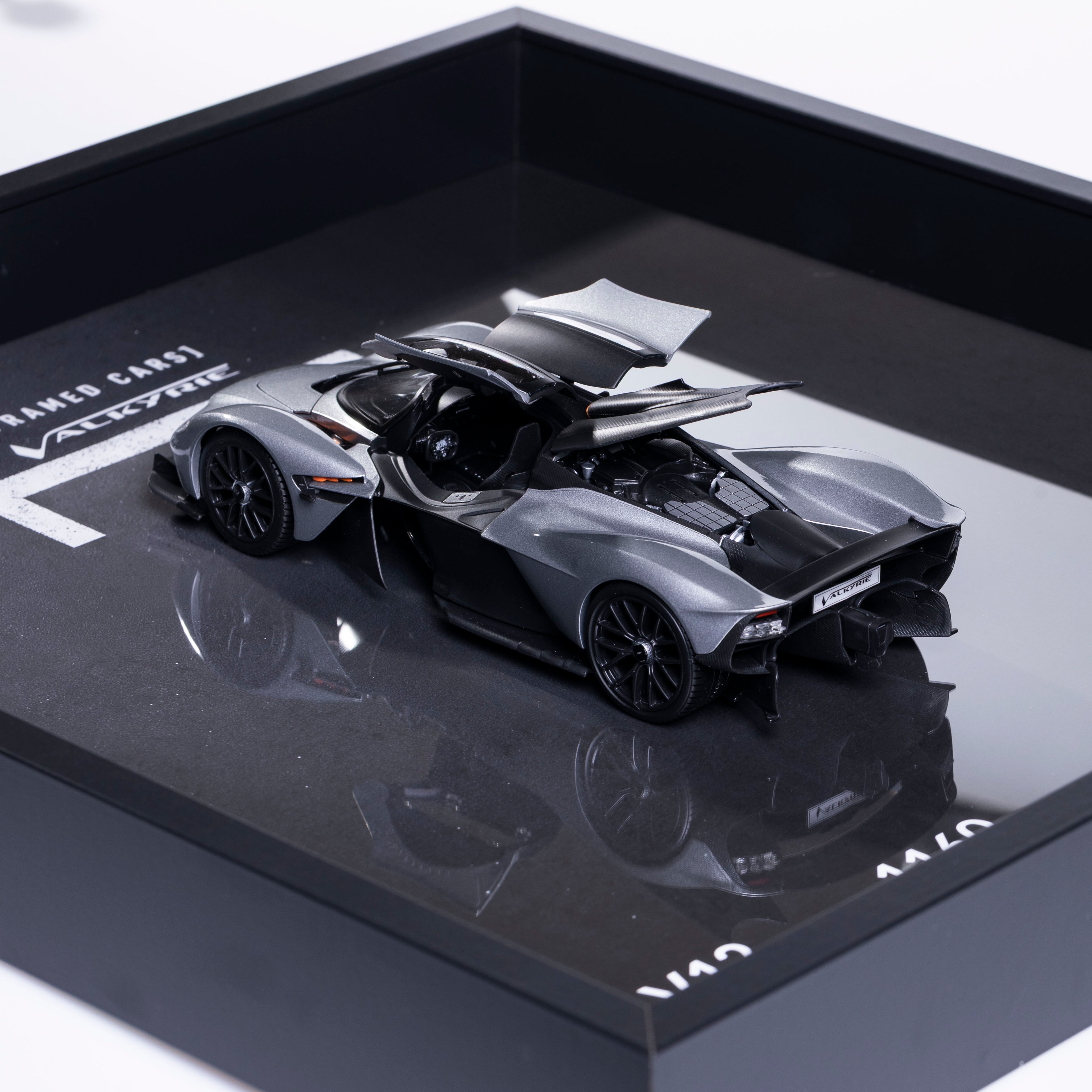 Aston Martin Valkyrie Ethanol Silver - 1:18