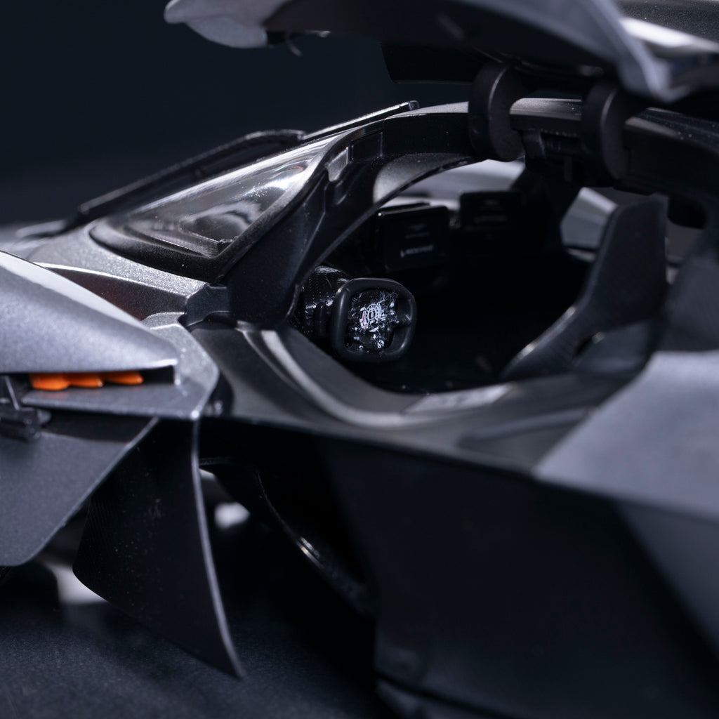Aston Martin Valkyrie Ethanol Silver - 1:18