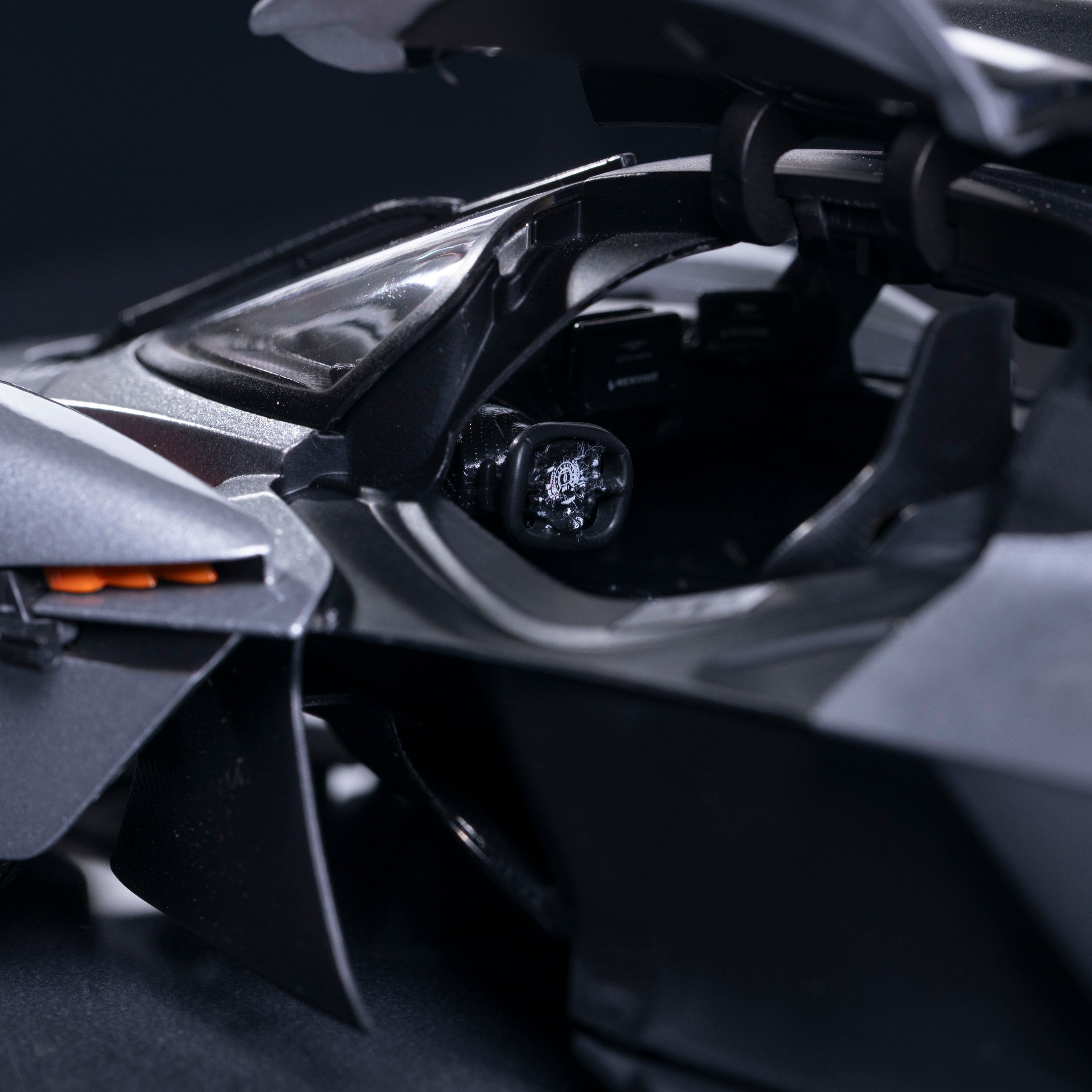 Aston Martin Valkyrie Ethanol Silver - 1:18