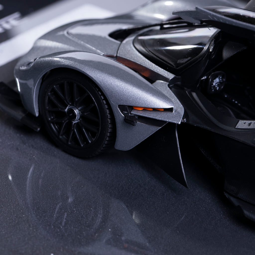 Aston Martin Valkyrie Ethanol Silver - 1:18
