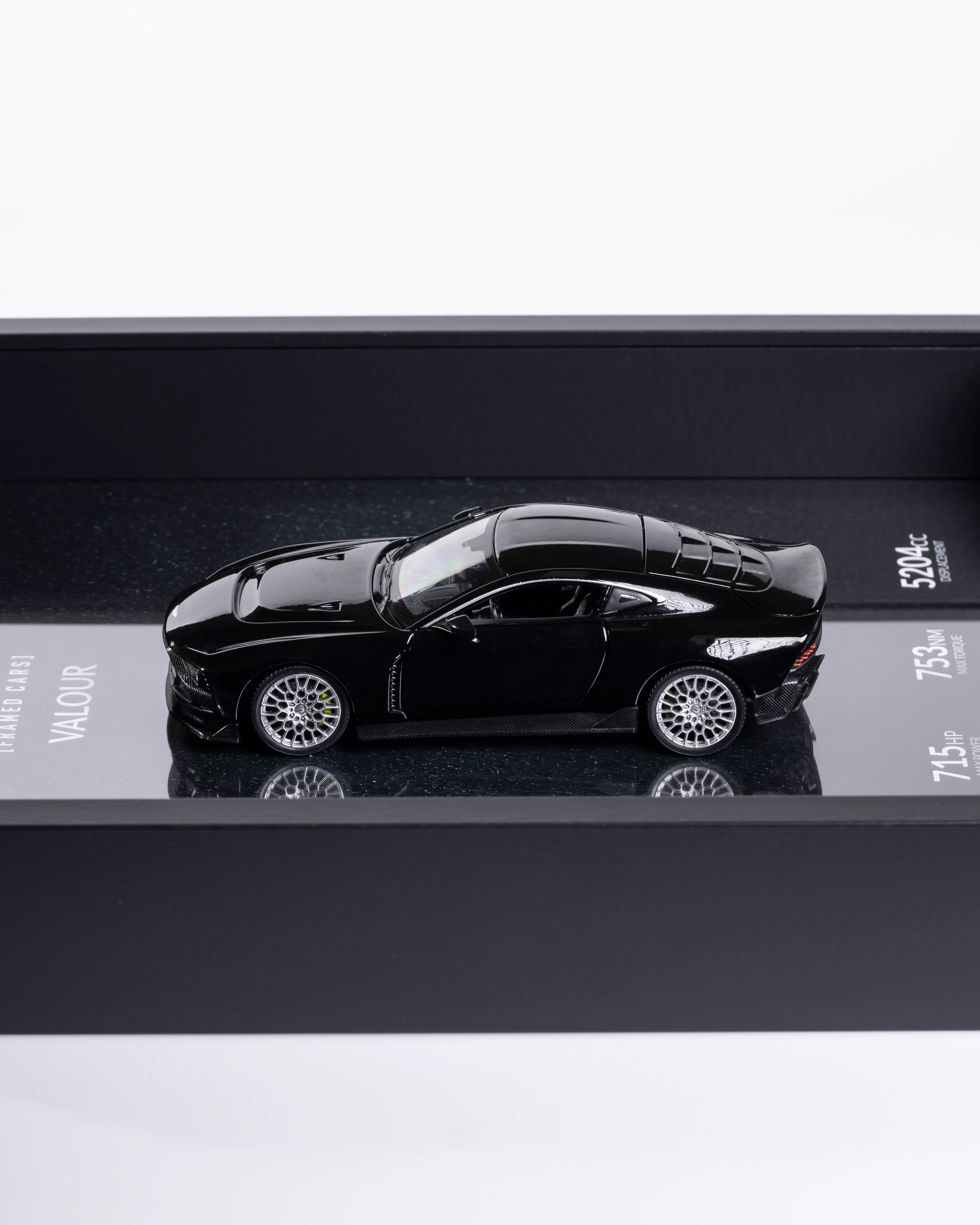 Aston Martin Valour - 1:24