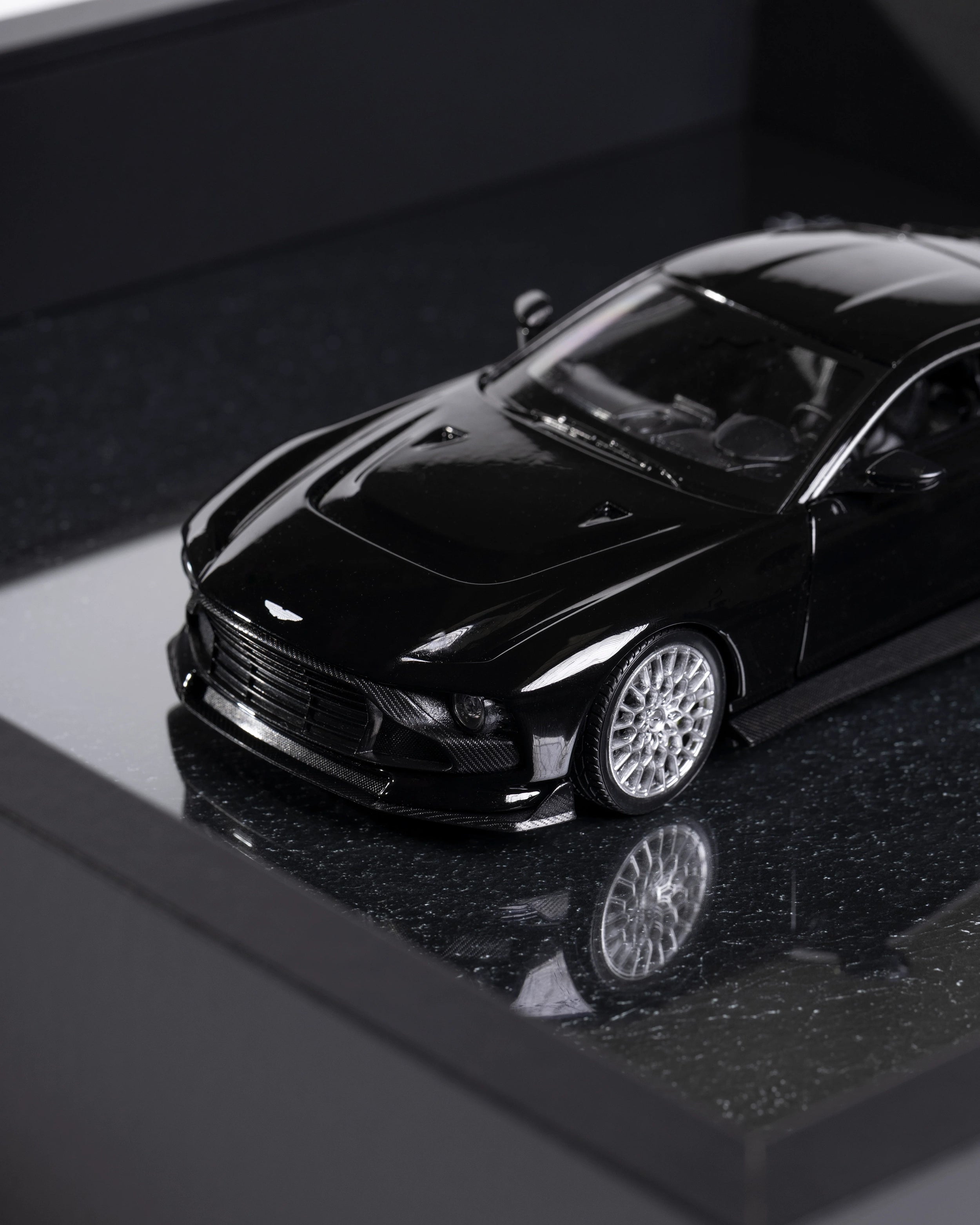 Aston Martin Valour - 1:24