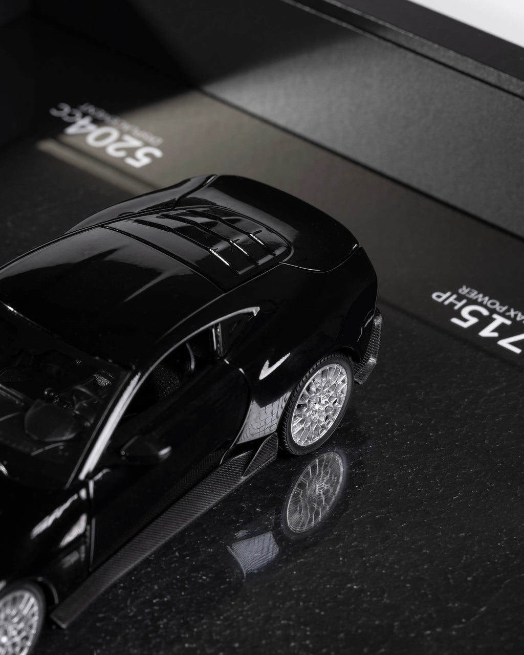 Aston Martin Valour - 1:24