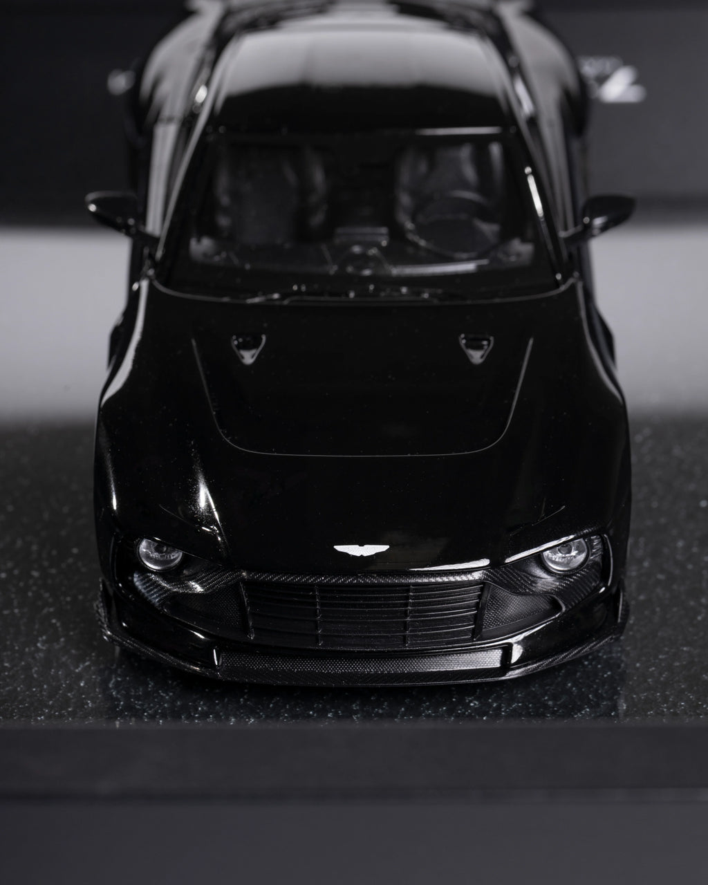 Aston Martin Valour - 1:24