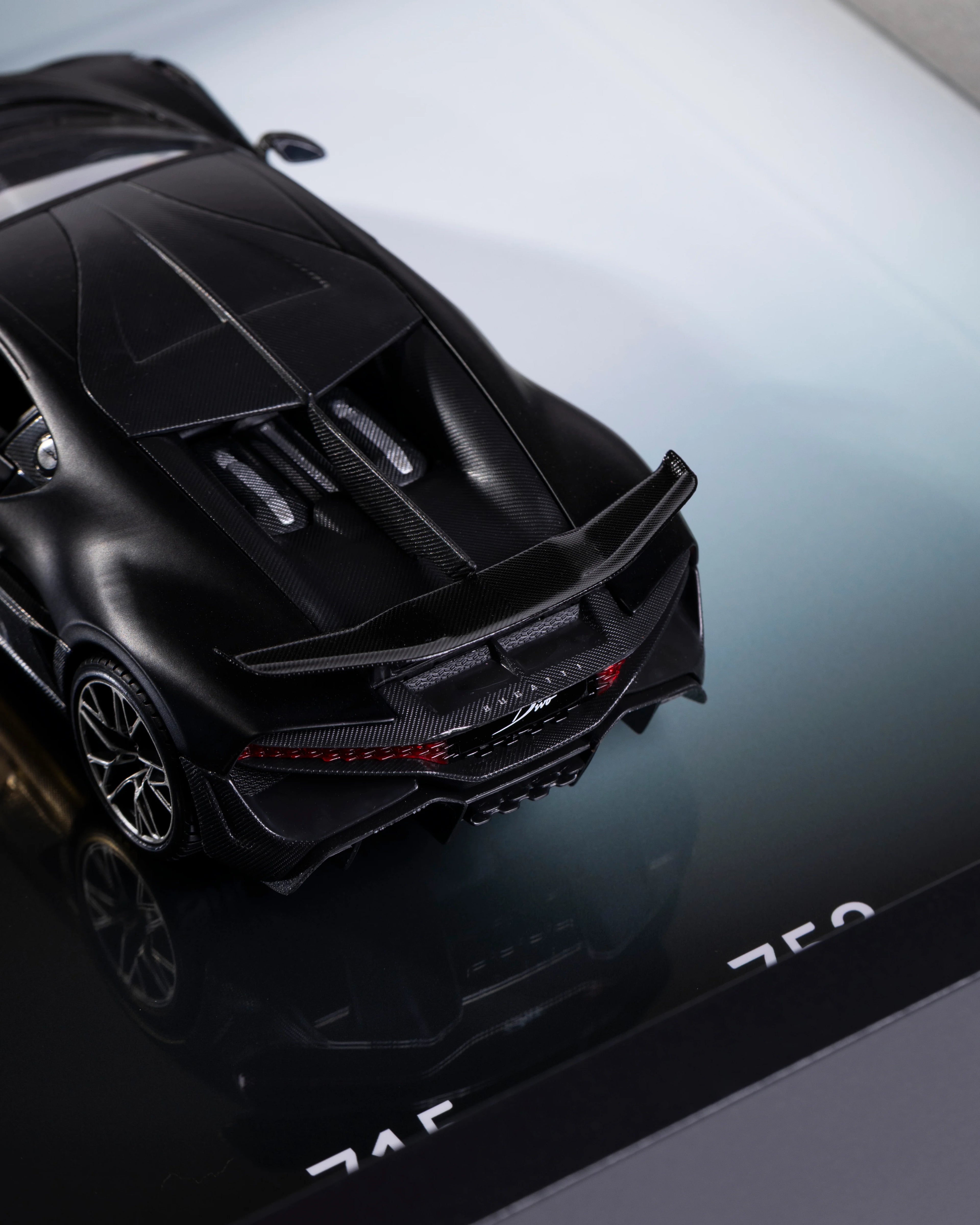 Bugatti Divo - 1:24
