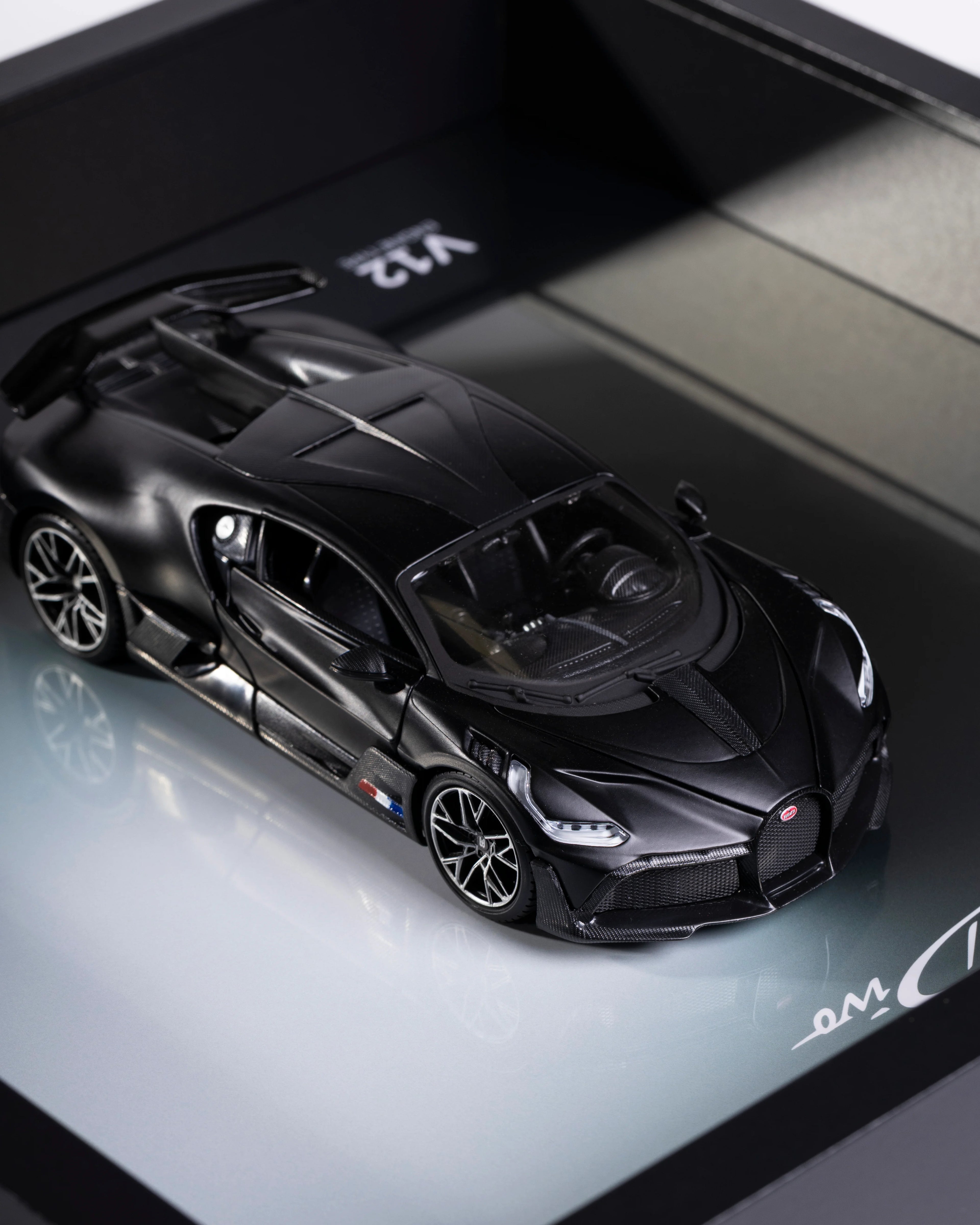 Bugatti Divo - 1:24