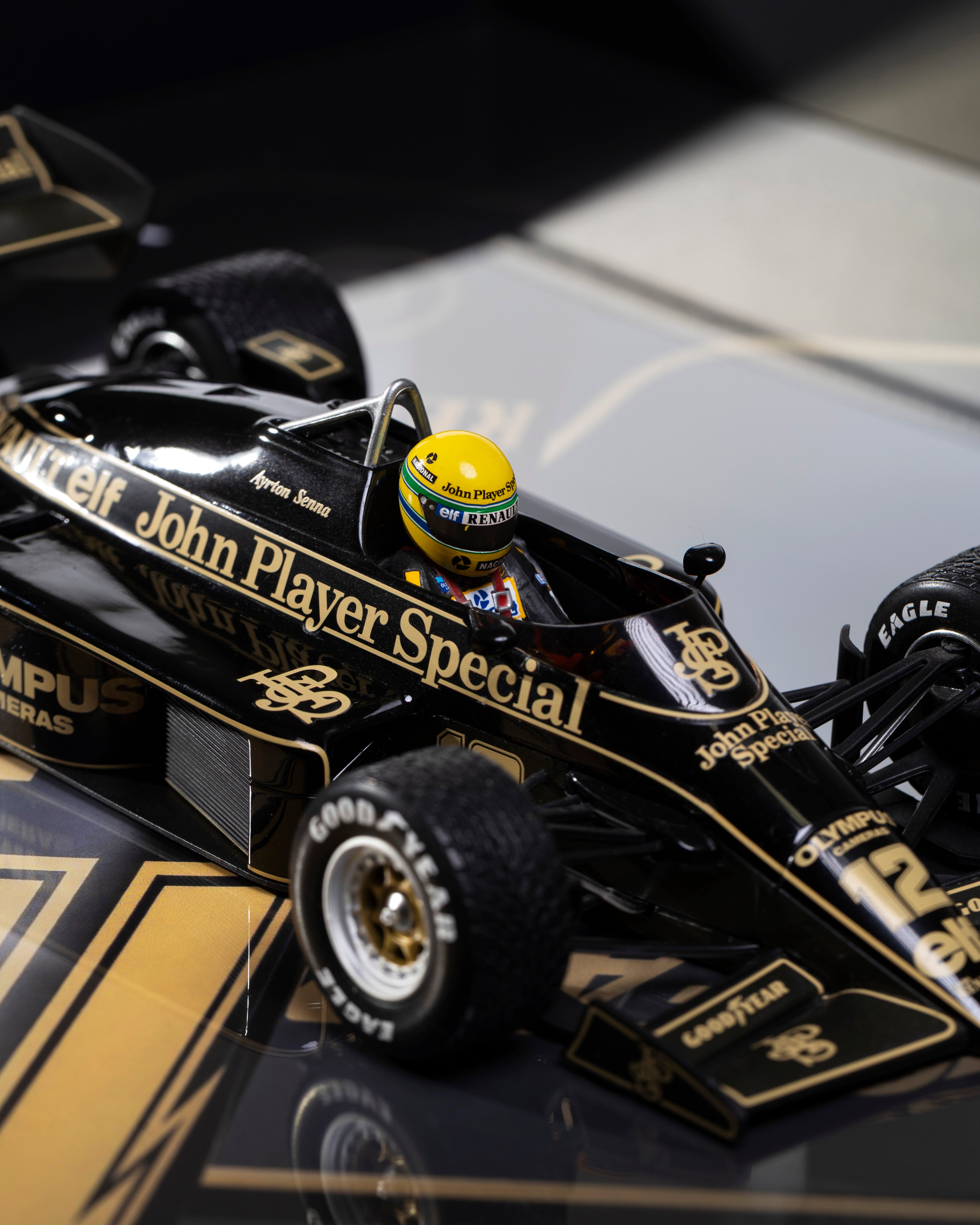 F1 Lotus 98T Ayrton Senna - 1:18