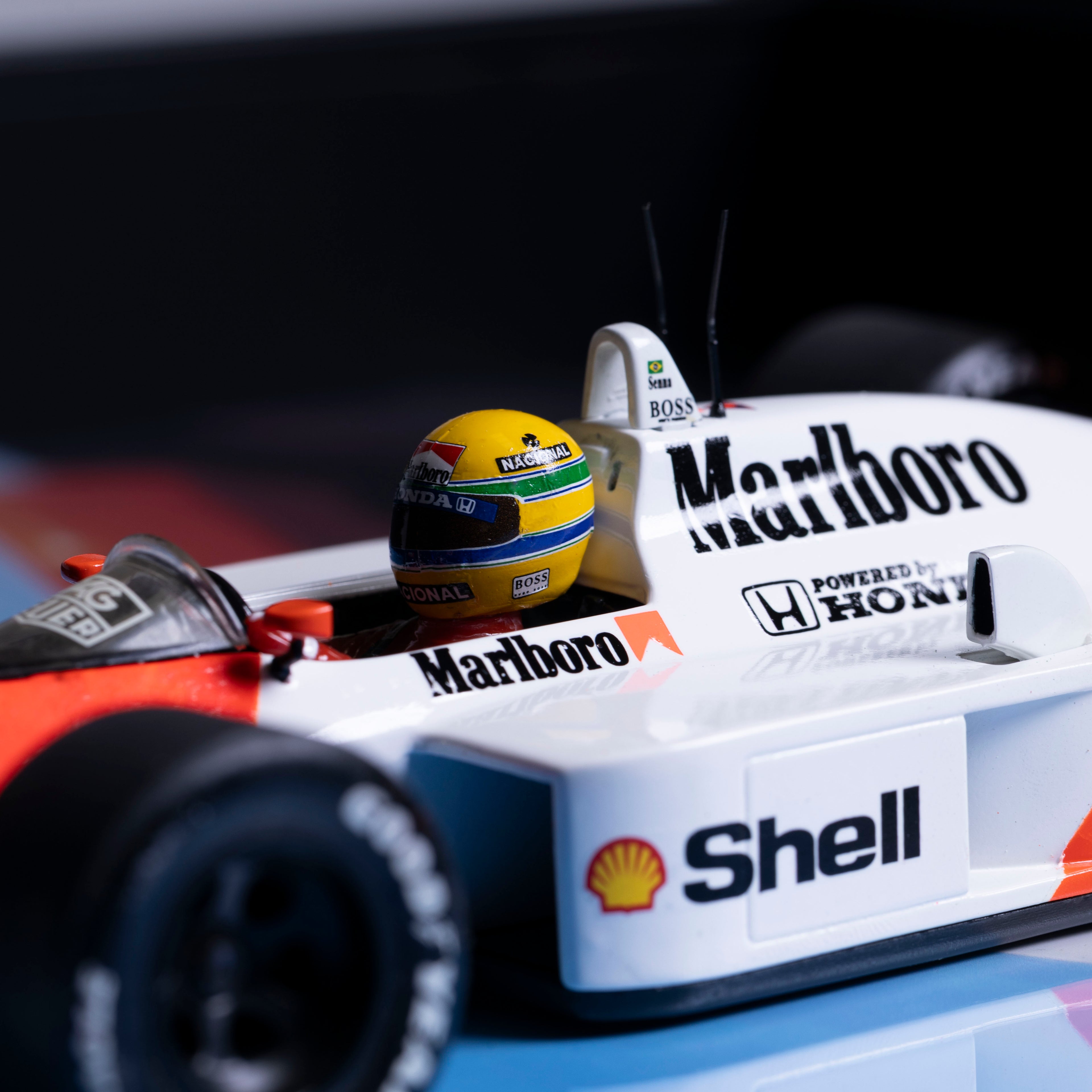 F1 Ayrton Senna McLaren Mp4/4 - 1:18