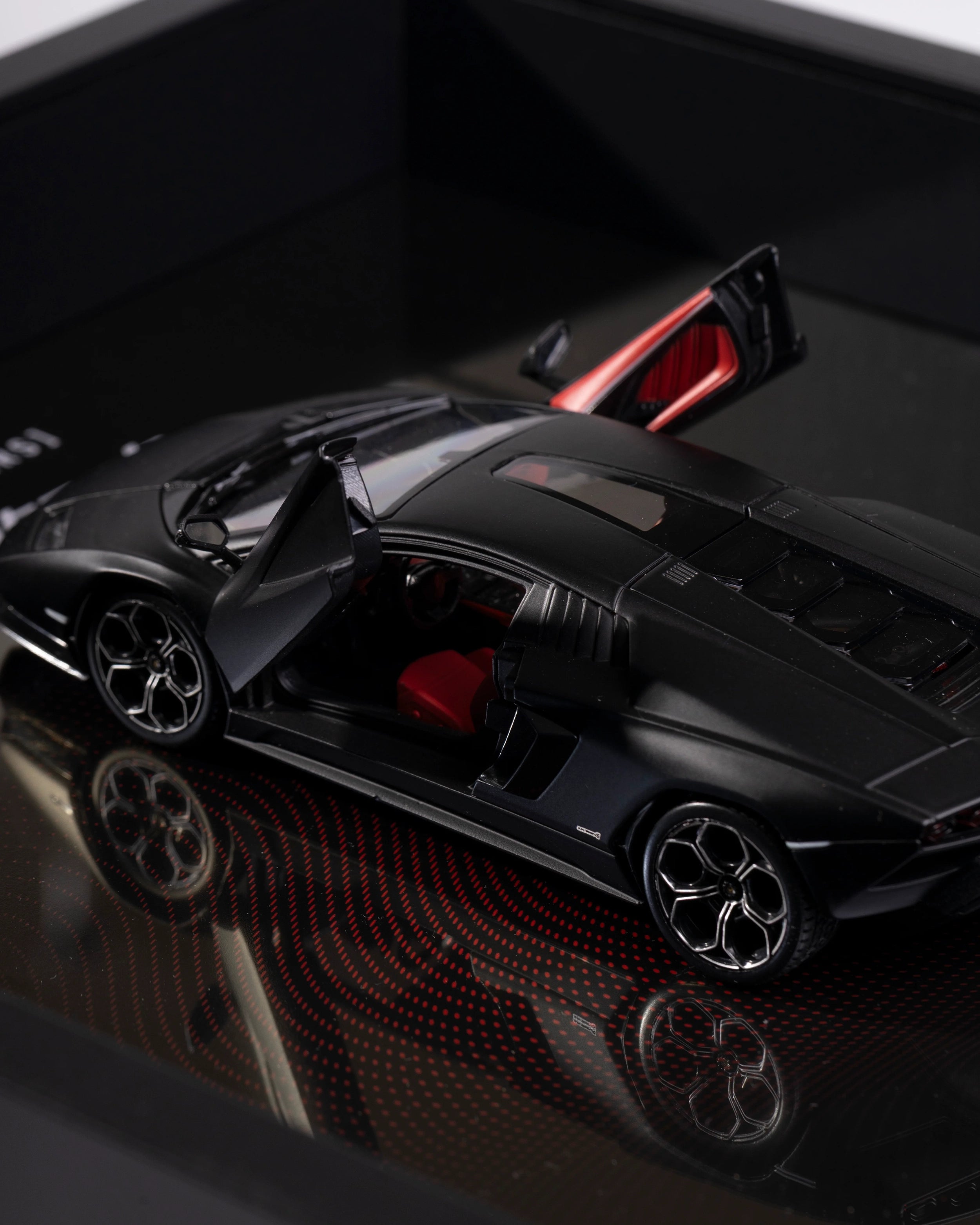 Lamborghini Countach LPI 800-4 - 1:24