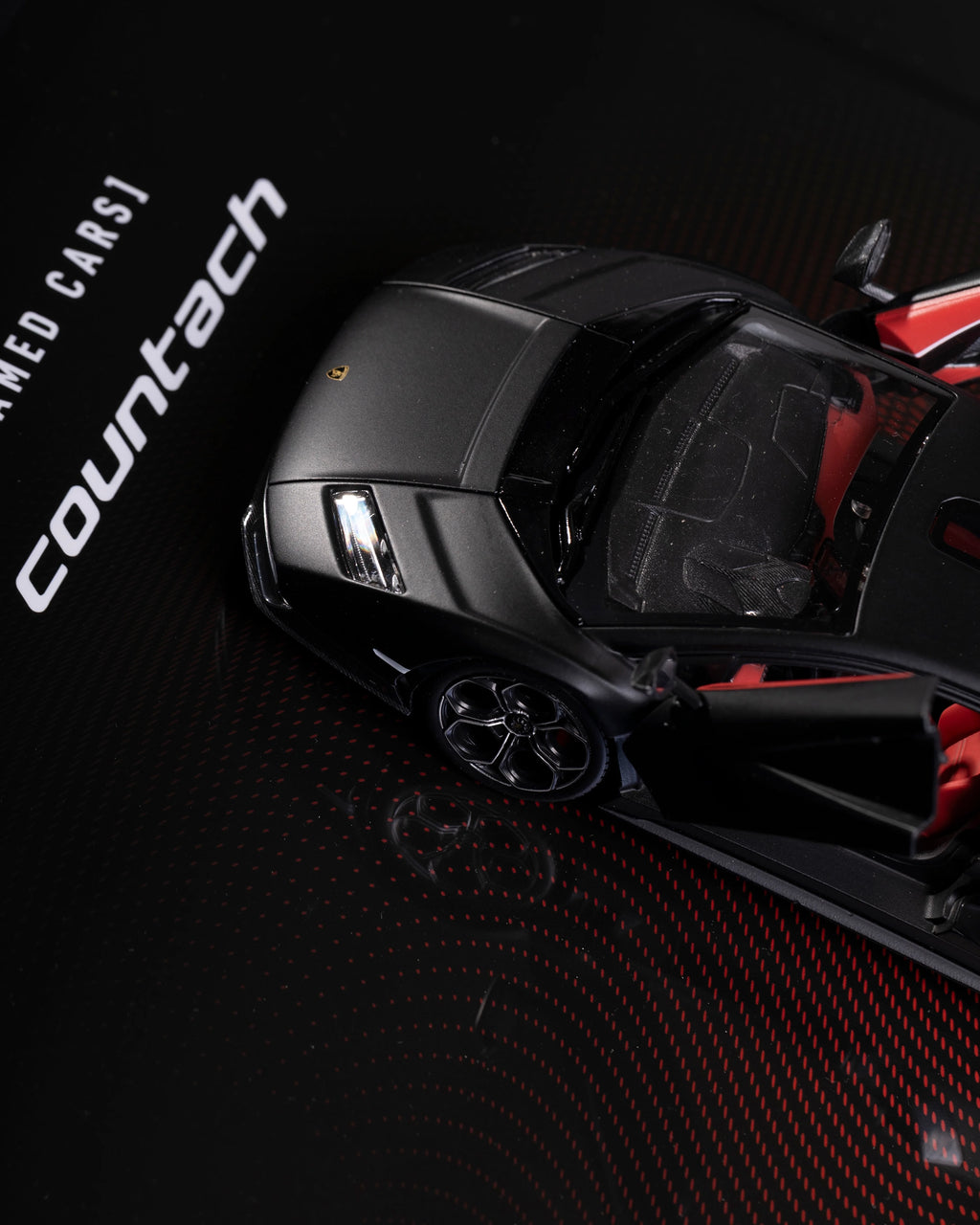Lamborghini Countach LPI 800-4 - 1:24