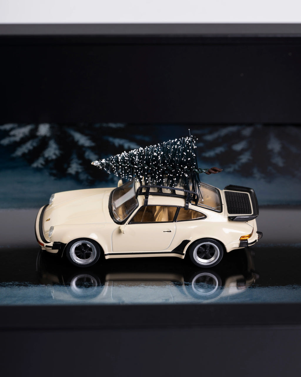 Porsche 911 Carrera RS 2.7 CHRISTMAS EDITION - 1:43