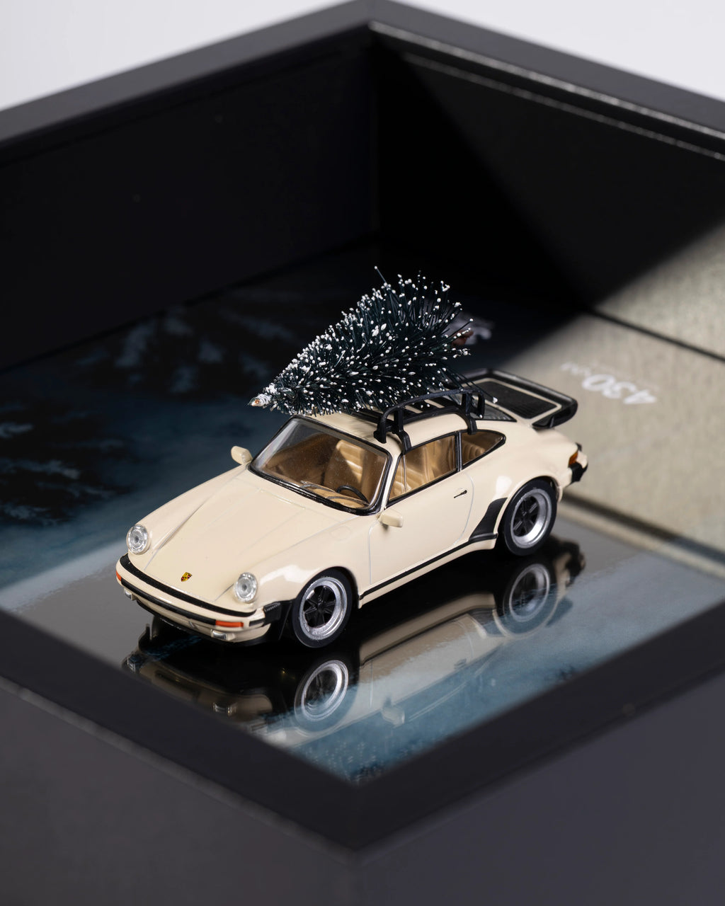 Porsche 911 Carrera RS 2.7 CHRISTMAS EDITION - 1:43