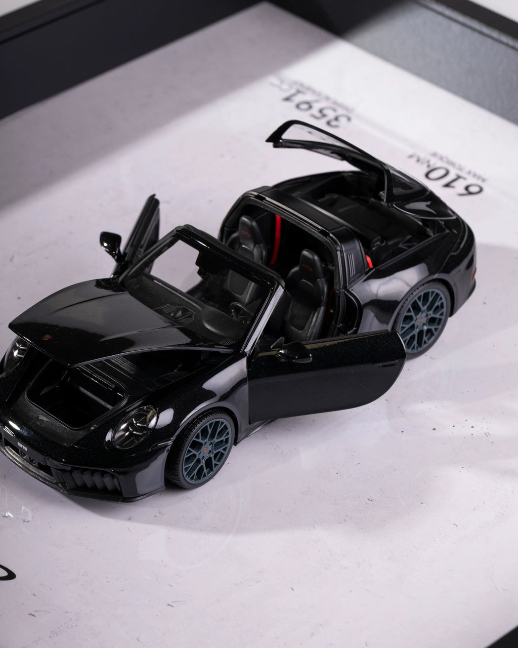 Porsche 992.2 Targa - 1:18