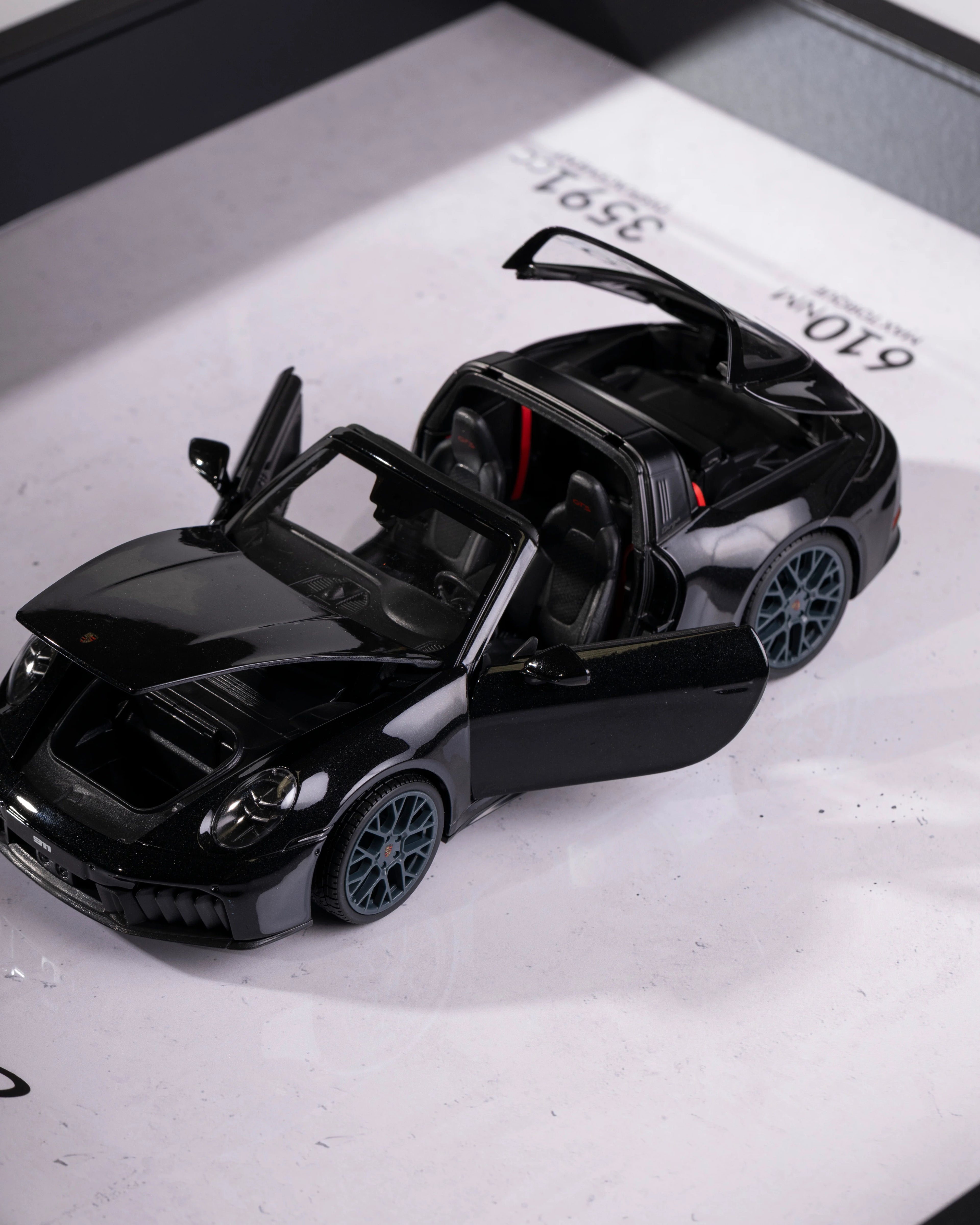 Porsche 992.2 Targa - 1:18