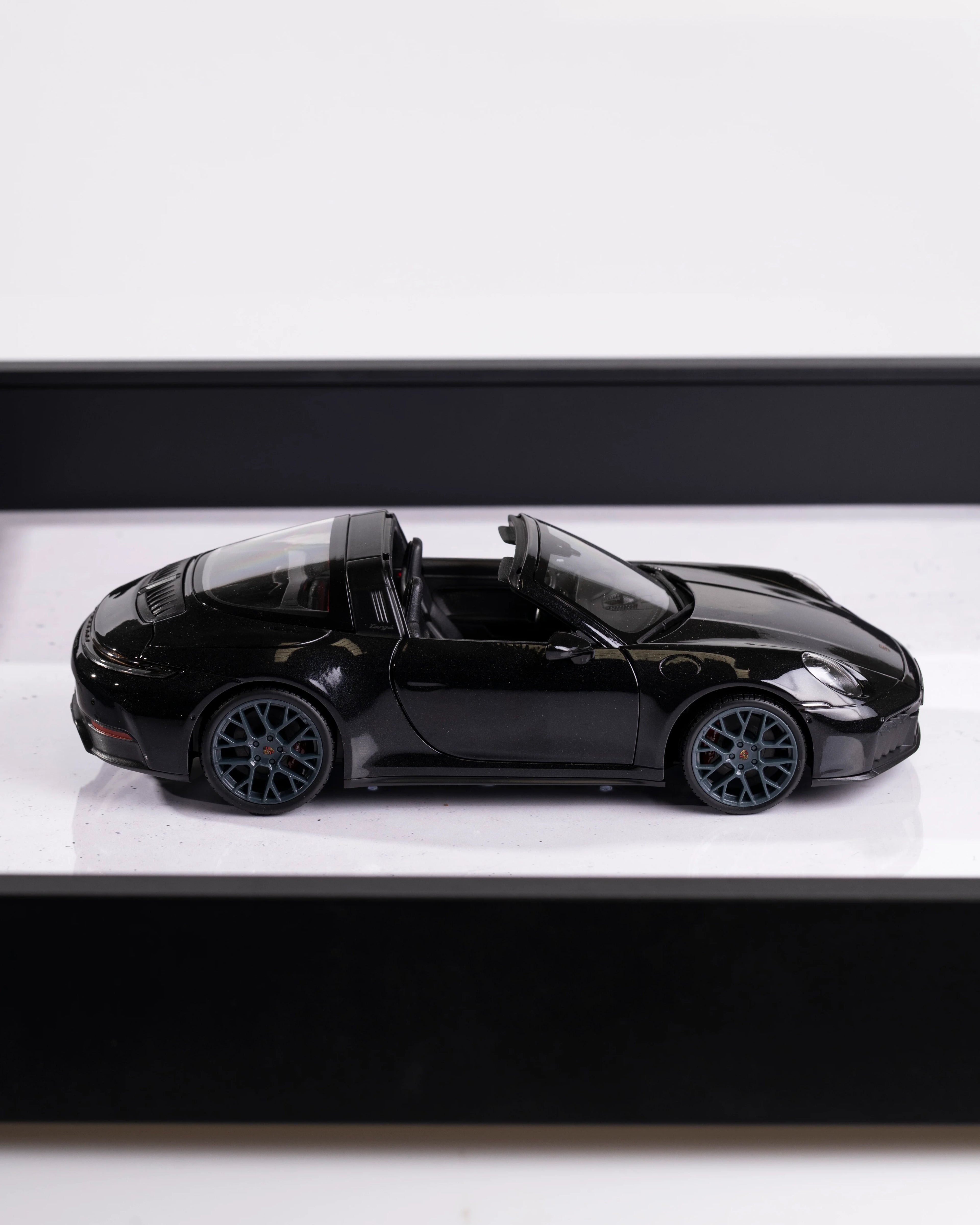 Porsche 992.2 Targa - 1:18