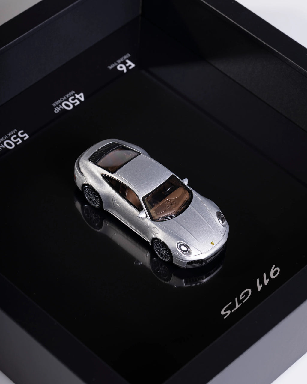 Porsche 911 GTS - 1:43