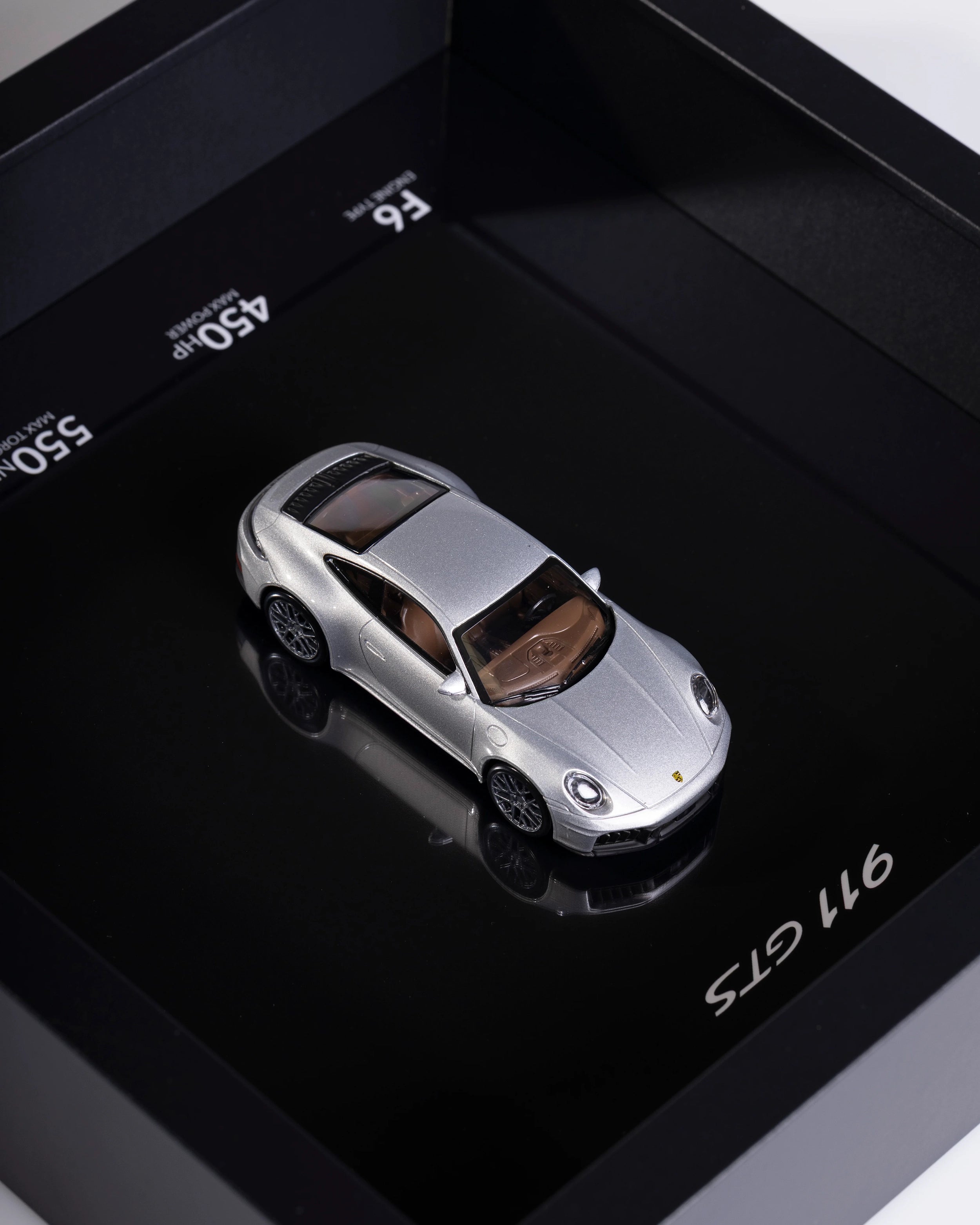 Porsche 911 GTS - 1:43