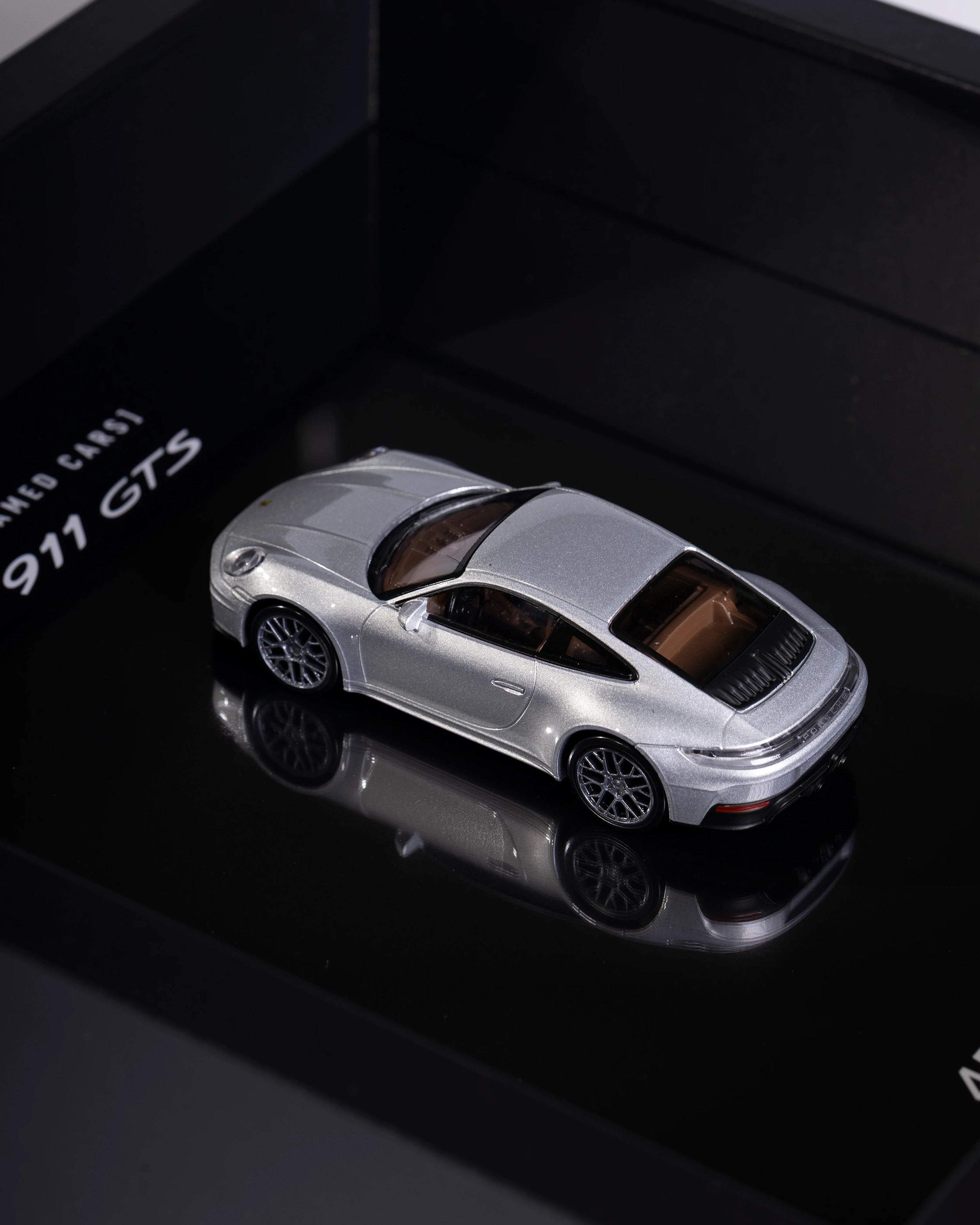 Porsche 911 GTS - 1:43